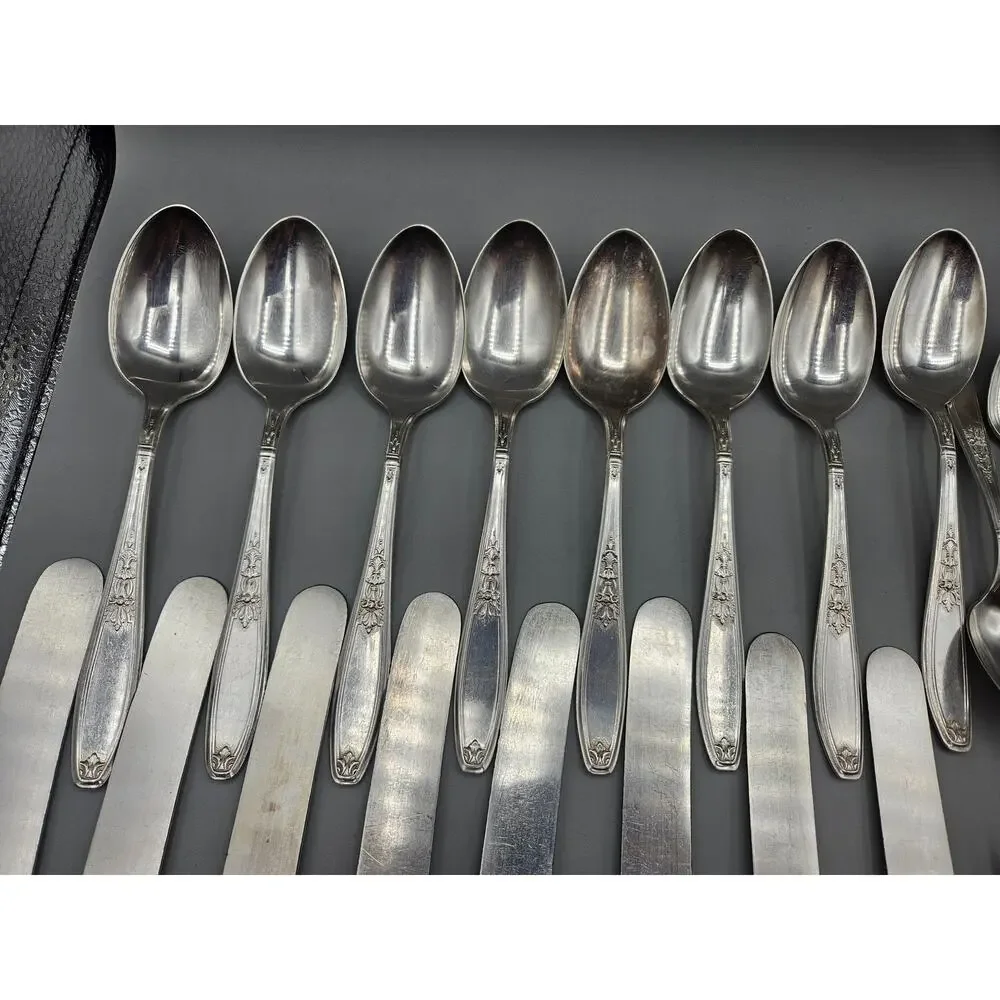 Vintage 1847 Rogers Bros Ambassador 30 pc Flatware Set
